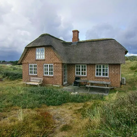 Thatched House In The First Row By The North Sea Tatil Evi *